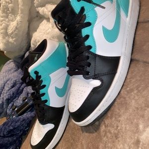 Jordan retro 1 teal